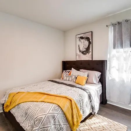4 Mi To French Quarter: Walkable W/ Yard Apartment New Orleans