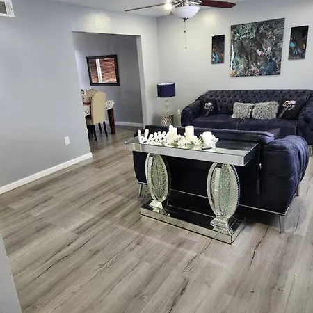 Hotel Orleans House With Pool & Parking, Peaceful Block New Orleans
