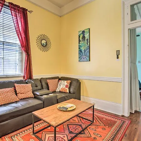 Vacation With Private Patio! Apartment *
