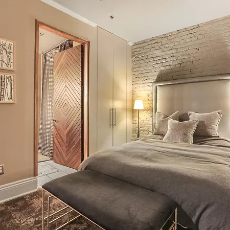 Warehouse District - Sophistication On The Edge Of Decadence Apartment