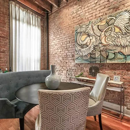Warehouse District - Sophistication On The Edge Of Decadence Apartment *