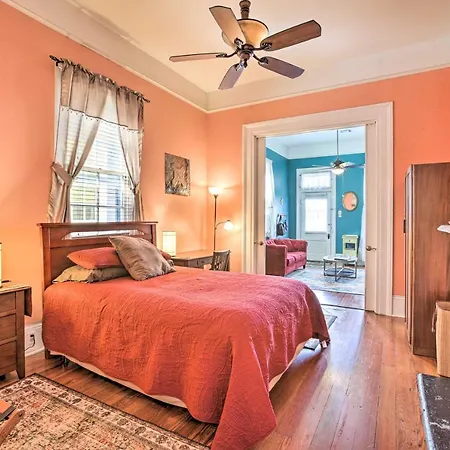 Vacation With Private Patio! Apartment