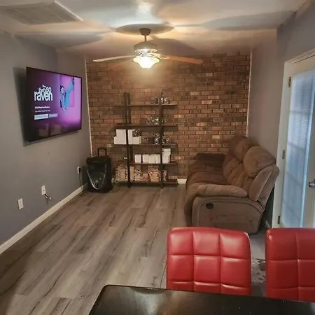 Orleans House With Pool & Parking, Peaceful Block Hotel