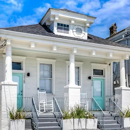 Luxury 4br In Uptown Nola Apartment