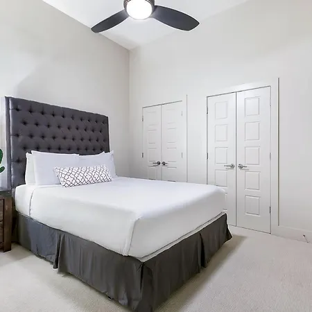Apartment Spacious 5-minute Walk To Local Favorite Spots