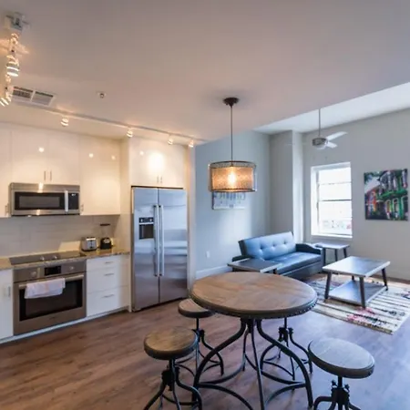 Spacious 5-minute Walk To Local Favorite Spots Apartment *
