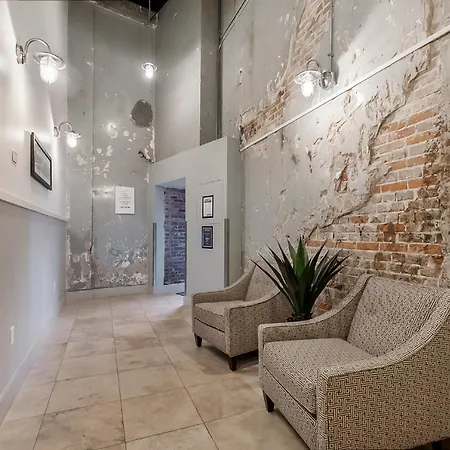 Spacious 5-minute Walk To Local Favorite Spots Apartment *