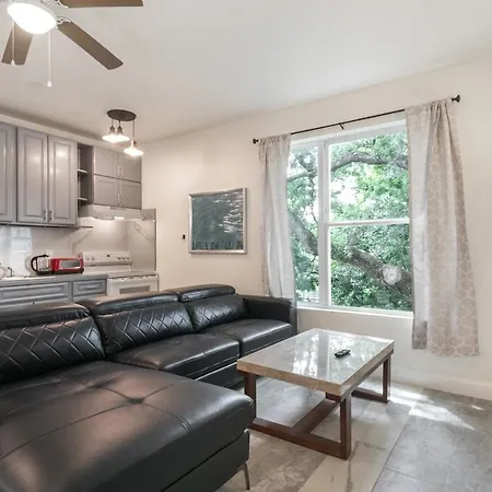 Breathtaking Near French Quarter Apartment