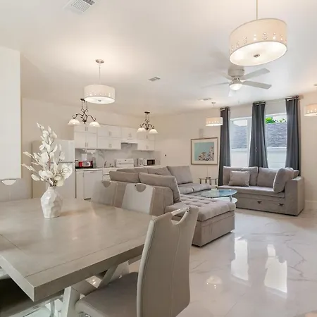 Breathtaking Near French Quarter Apartment *