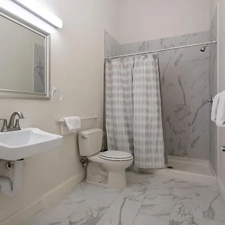 Breathtaking Near French Quarter Apartment