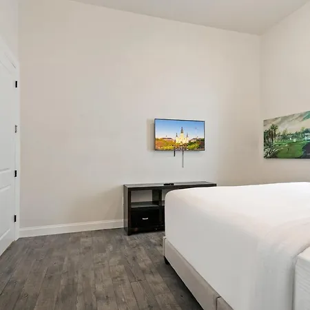 Breathtaking Near French Quarter Apartment New Orleans