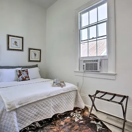 Modern Nola Condo: 2 Mi To Bourbon Street Holiday home
