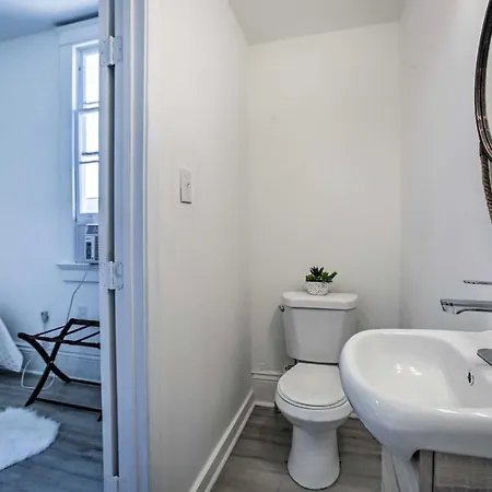 Modern Nola Condo: 2 Mi To Bourbon Street New Orleans