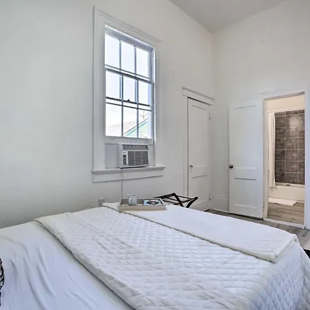 Modern Nola Condo: 2 Mi To Bourbon Street Holiday home