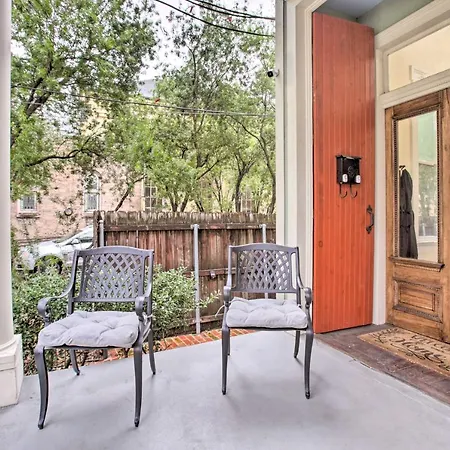 Inviting Uptown Apt: Perfect Location! Apartment *
