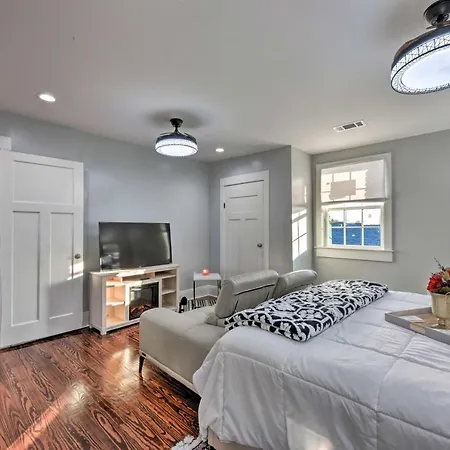 3 Mi To French Quarter: Family In Holiday home