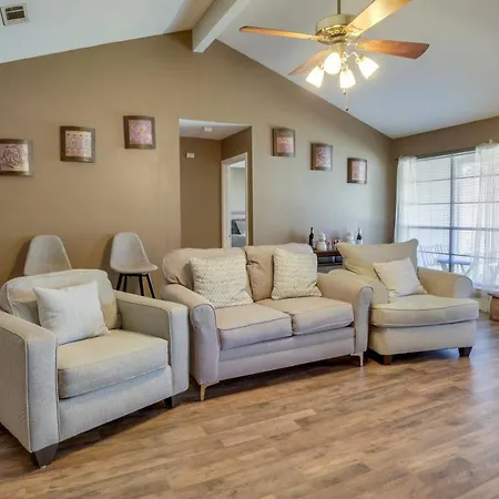 Holiday home W/ Backyard Near French Quarter