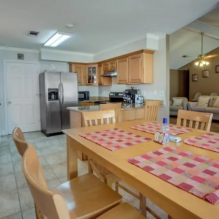 Holiday home W/ Backyard Near French Quarter *