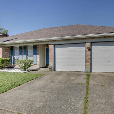Holiday home W/ Backyard Near French Quarter *