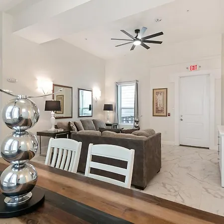 Breathtaking Near French Quarter Apartment *