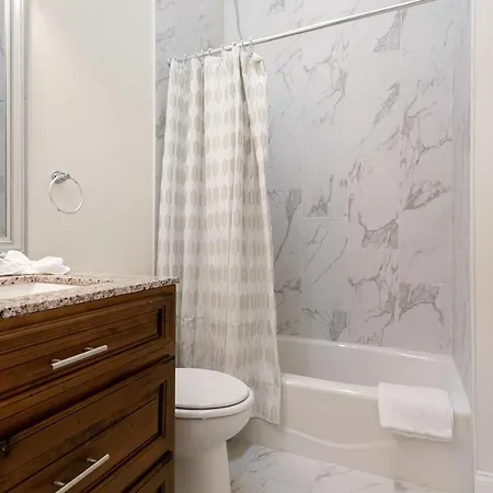 Breathtaking Near French Quarter Apartment *