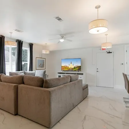 Breathtaking Near French Quarter Apartment New Orleans