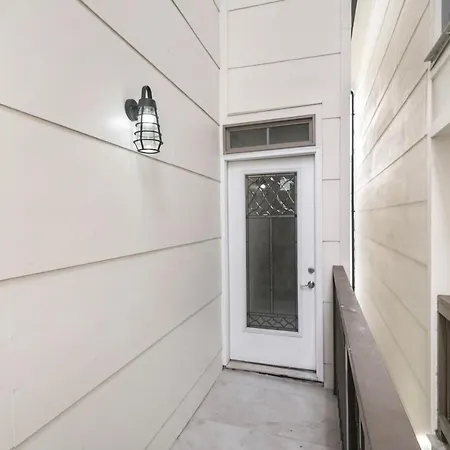 Breathtaking Near French Quarter Apartment New Orleans