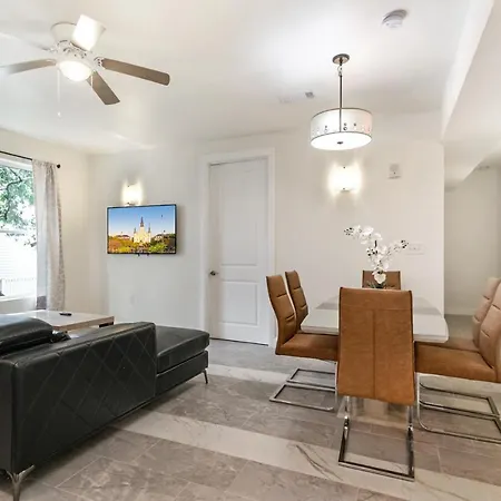 Breathtaking Near French Quarter Apartment *