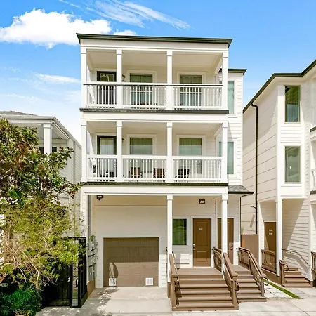 Breathtaking Near French Quarter Apartment