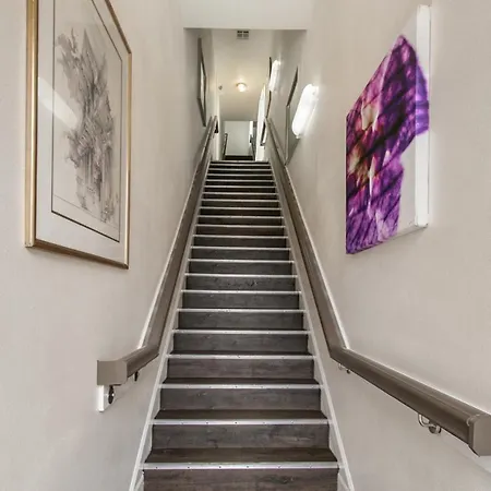 Breathtaking Near French Quarter Apartment