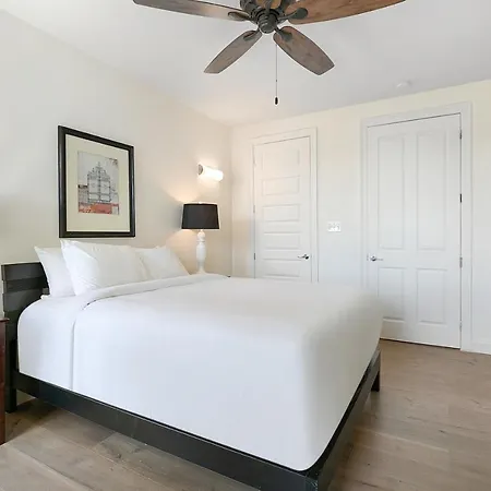 Stunning Near French Quarter Apartment New Orleans