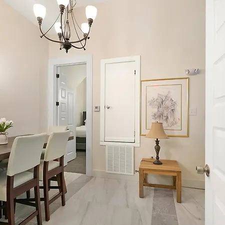 Apartment Stunning Near French Quarter *