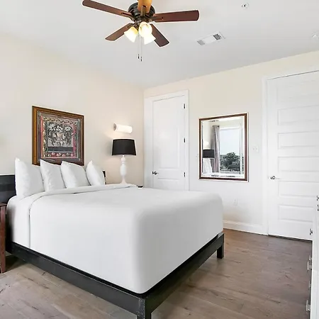 Apartment Stunning Near French Quarter *