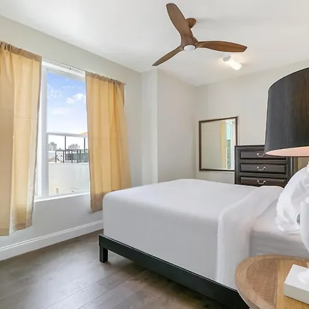 Apartment Stunning Near French Quarter