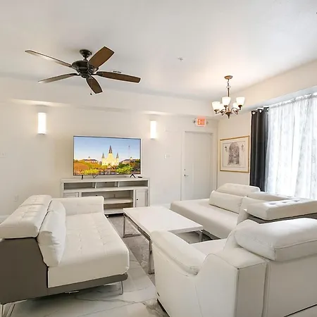Stunning Near French Quarter Apartment