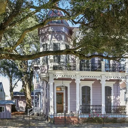 Carondelet House - 1886 Garden District Manse *