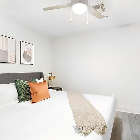 Apartment Stunning 5-minute Walk To Bourbon Street! *