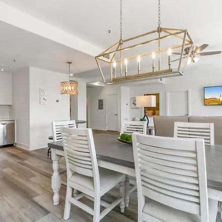 Luxury 4 Bedroom - Short Walk To Bourbon Street *
