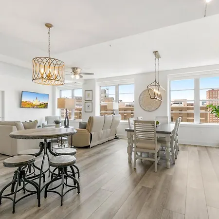 Luxury 4 Bedroom - Short Walk To Bourbon Street Holiday home
