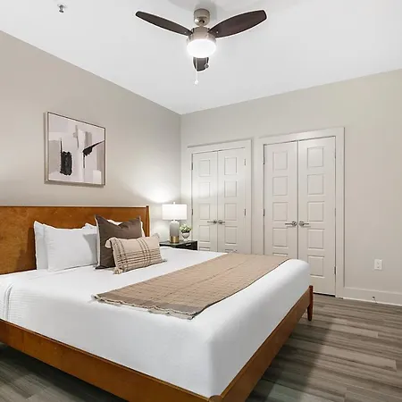 Apartment Amazing 4-bedroom Haven In The Heart Of