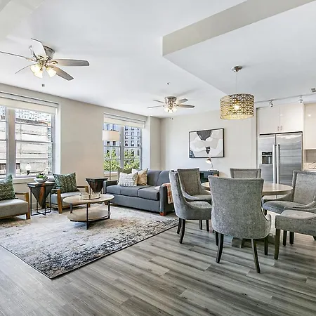 Apartment Amazing 4-bedroom Haven In The Heart Of *