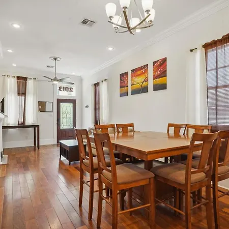 Nola Luxury, Near Parade Route, Bar & Porch Holiday home New Orleans