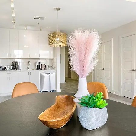 Apartment Stunning 5-minute Walk To Bourbon Street!