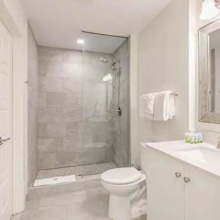 Luxury 4 Bedroom - Short Walk To Bourbon Street *