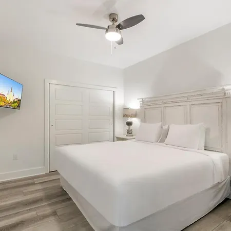 Luxury 4 Bedroom - Short Walk To Bourbon Street Holiday home
