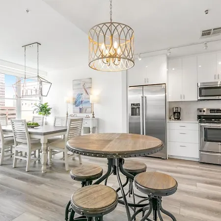 Holiday home Luxury 4 Bedroom - Short Walk To Bourbon Street