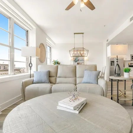 Holiday home Luxury 4 Bedroom - Short Walk To Bourbon Street