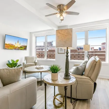 Luxury 4 Bedroom - Short Walk To Bourbon Street *