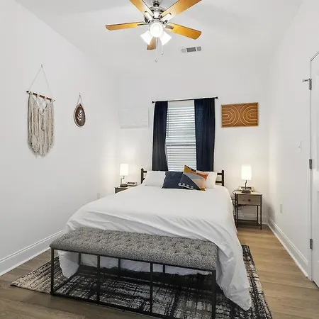 Luxury 3br Oasis W Jacuzzi Apartment