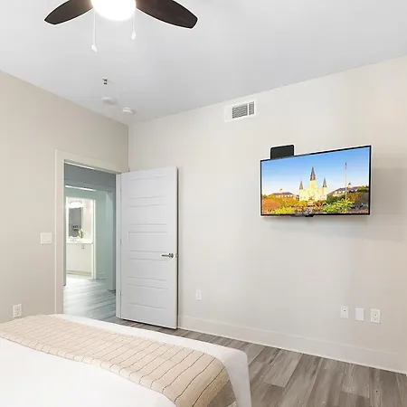 Stunning 5-minute Walk To Bourbon Street! Apartment *